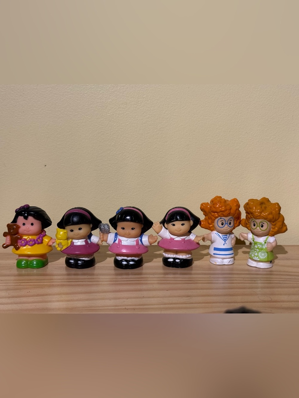 Fisher price mattel Little People Sonya Lee and Sofie figure lot
